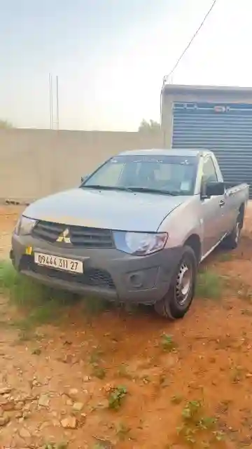 Mitsubishi L200 2011 L200 - Vue 4