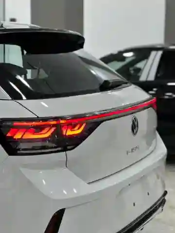 Volkswagen T-roc 2025 R- Line Edition - Vue 11