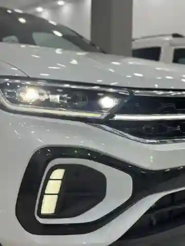 Volkswagen T-roc 2025 R- Line Edition - Vue 2