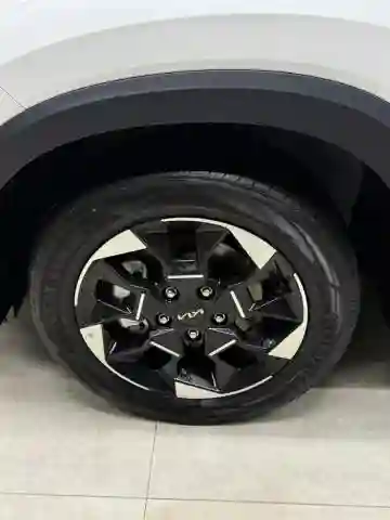 Kia Sonet 2025 Premium - Vue 7