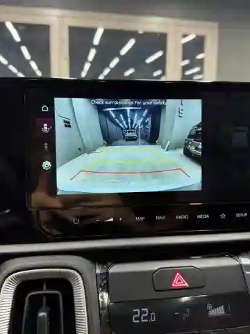 Kia Sonet 2025 Premium - Vue 8