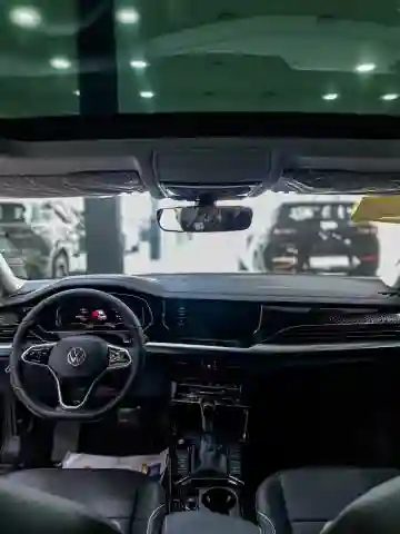 Volkswagen Passat 2025 Elegance - Vue 17